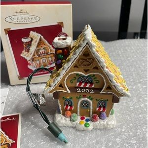 Hallmark keepsake gingerbread cottage, 2002